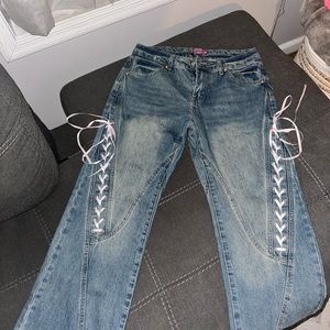 EDIKTED bow jeans